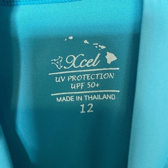 Xcel/ UV protection teal short sleeved swim shirt with one small pocket‌ - Picture 5 of 6